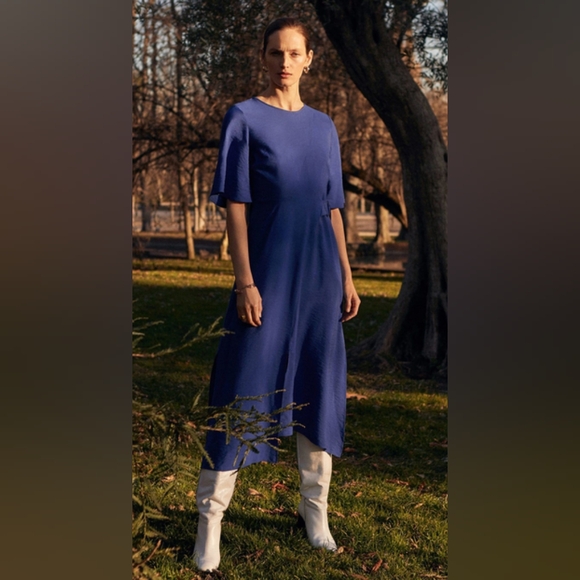 Elegant Blue Dress - Picture 2 of 5